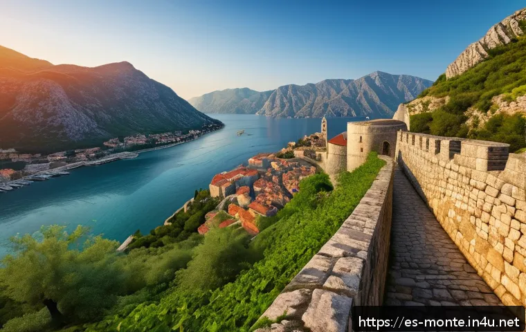 몬테네그로의 문화유산 - A panoramic view of the medieval Kotor Fortress at sunset, with golden light illuminating ancient st...